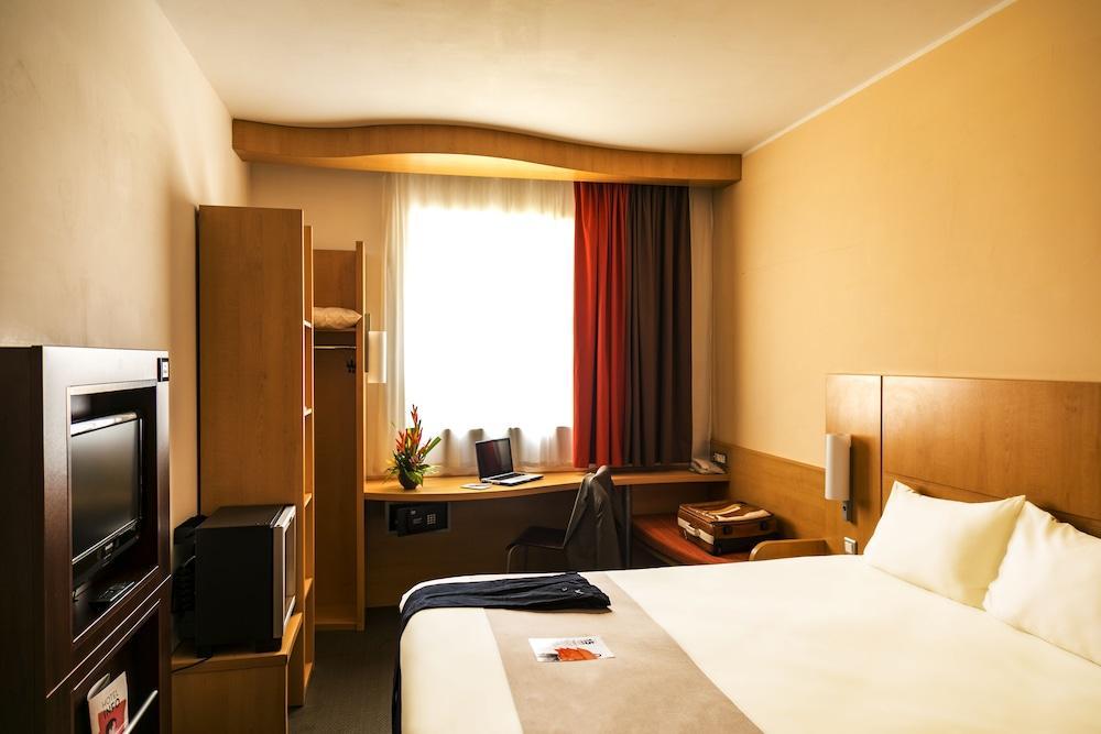 Ibis Malabo Hotel Exterior photo