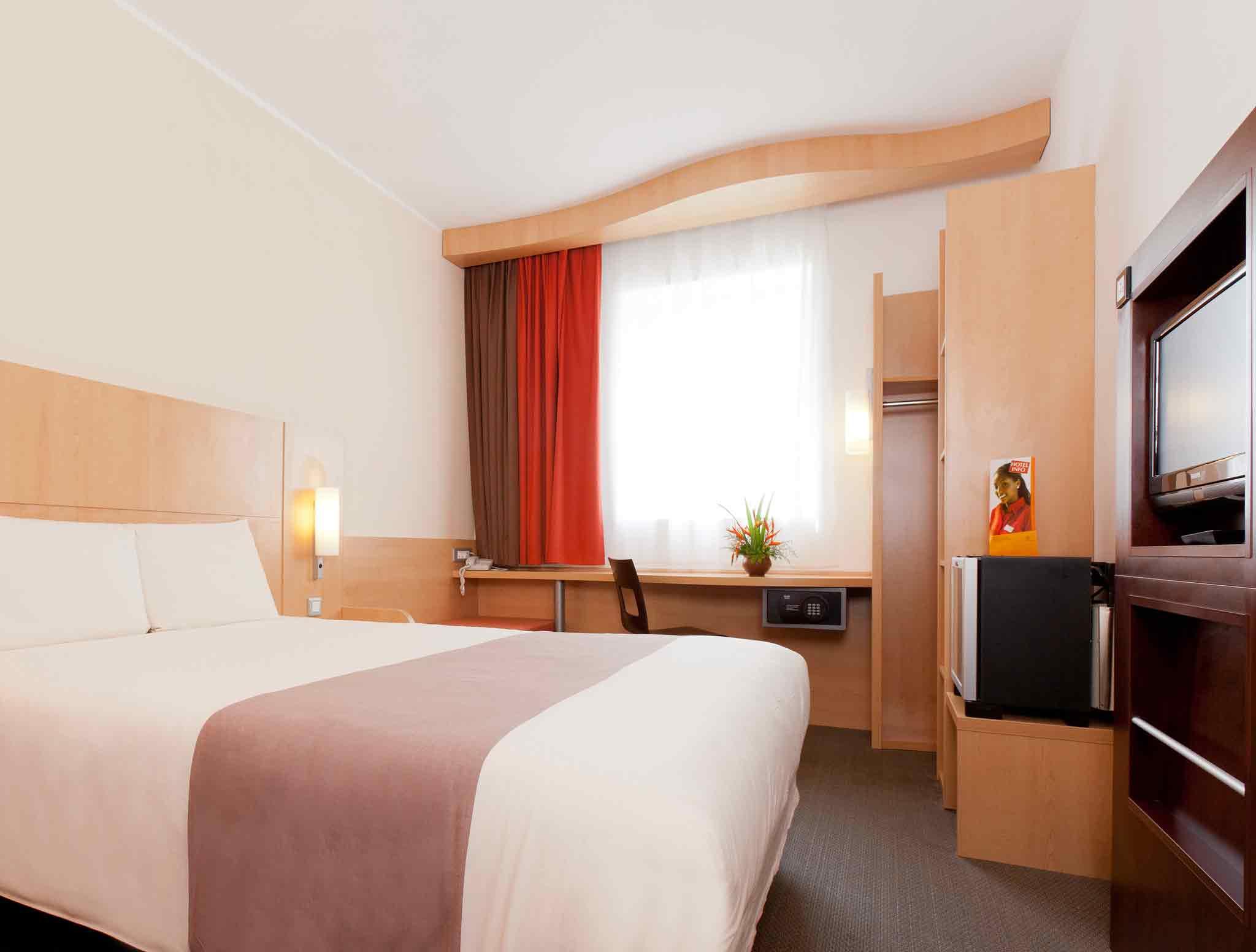 Ibis Malabo Hotel Exterior photo