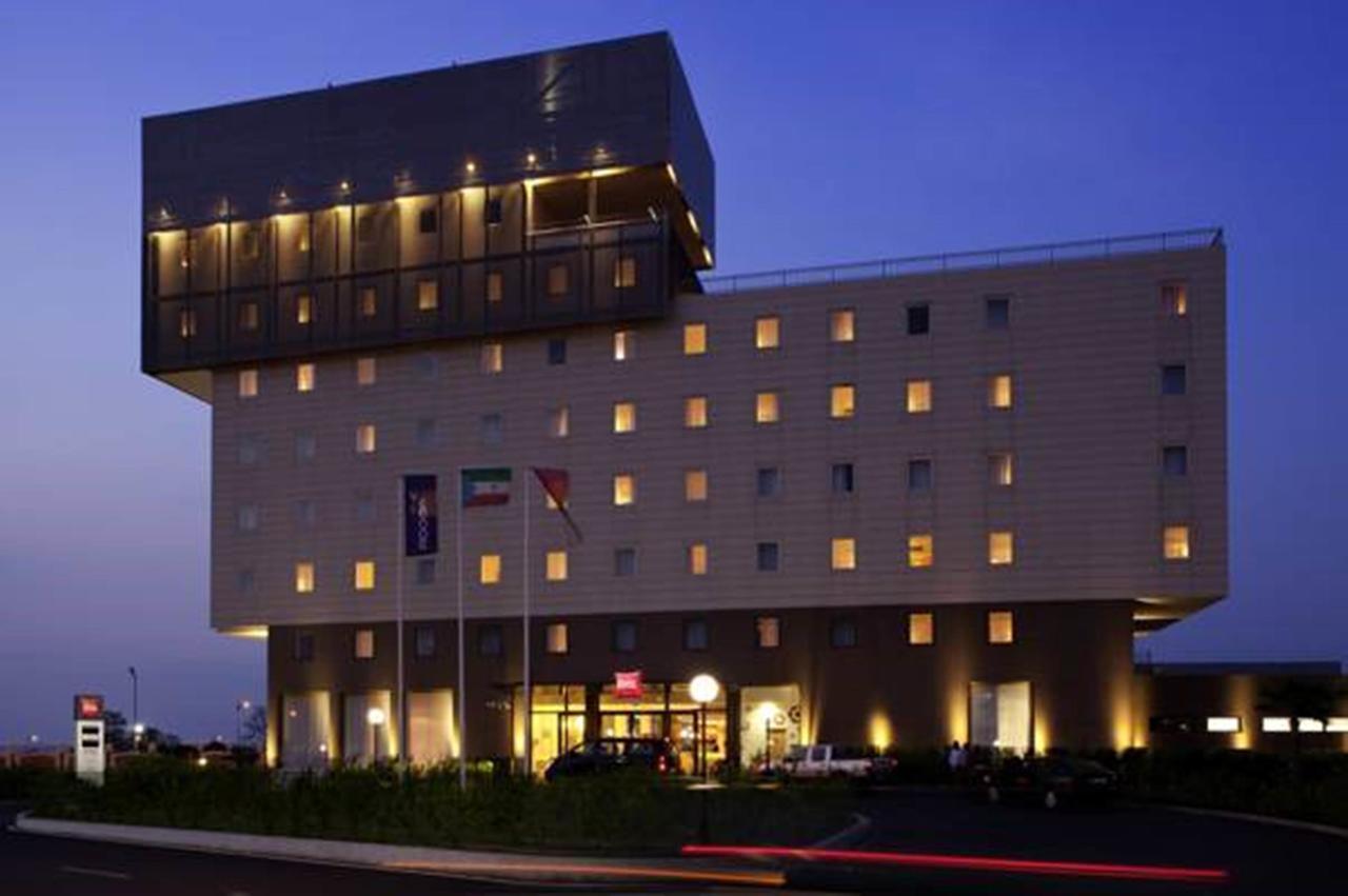 Ibis Malabo Hotel Exterior photo