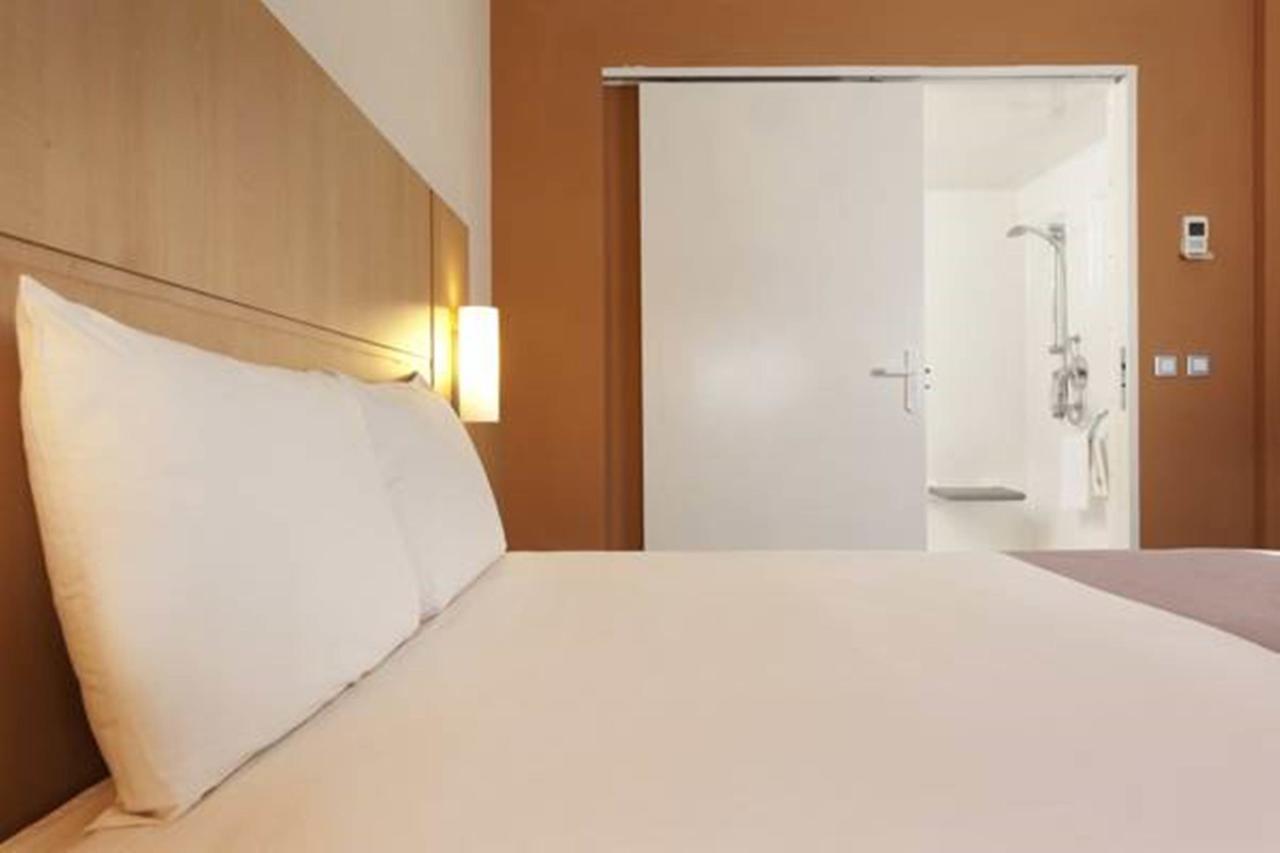 Ibis Malabo Hotel Room photo